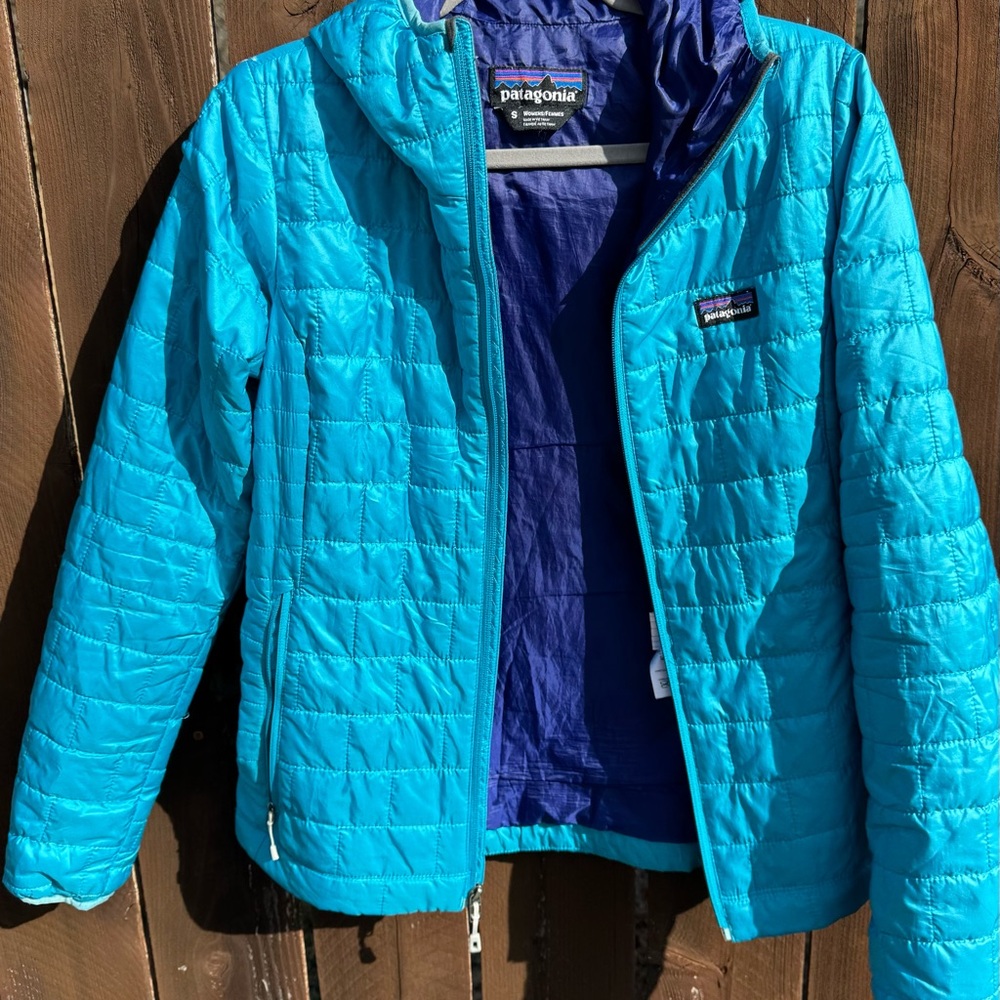 Small Patagonia Women's Vibrant Blue Puffer Jacket